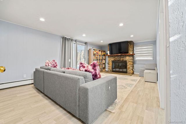 10 Cottage Lane, Suffern, NY 10901