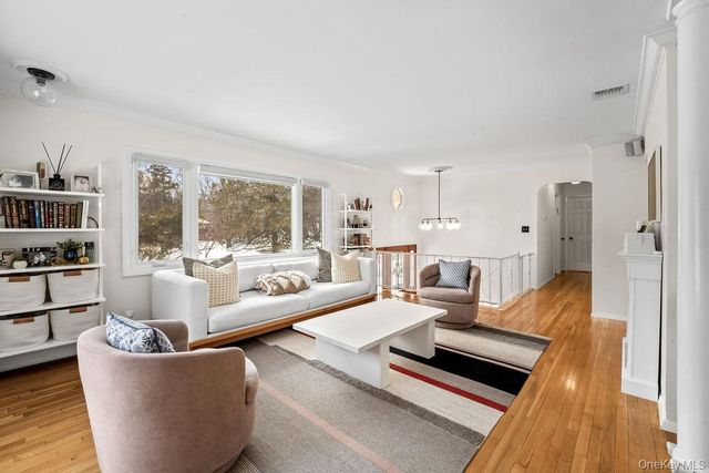 10 Cottage Lane, Suffern, NY 10901