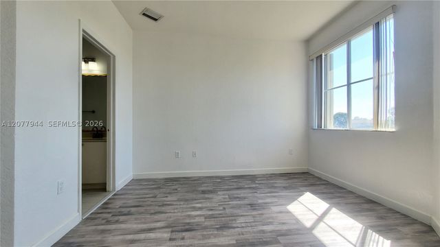 7070 NW 177th St 205-10, Hialeah, FL 33015
