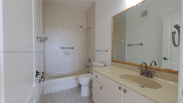 7070 NW 177th St 205-10, Hialeah, FL 33015