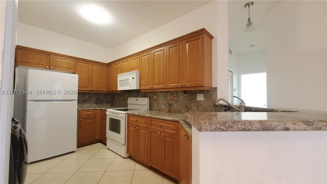 7070 NW 177th St 205-10, Hialeah, FL 33015