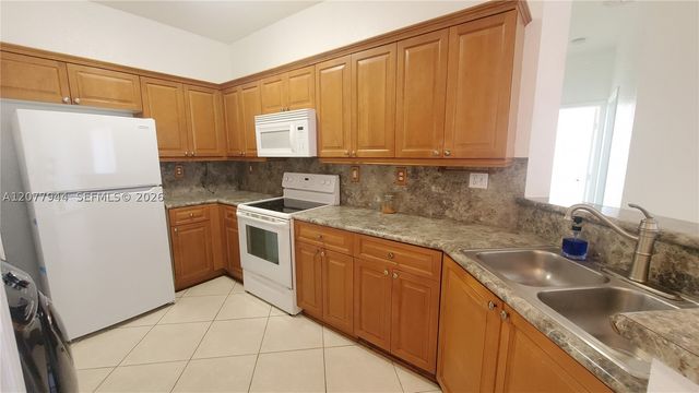 7070 NW 177th St 205-10, Hialeah, FL 33015