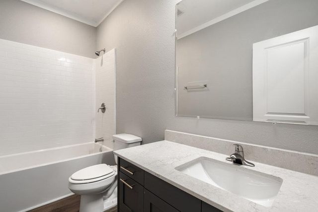 2025 Applewood DR, Lockhart, TX 78644