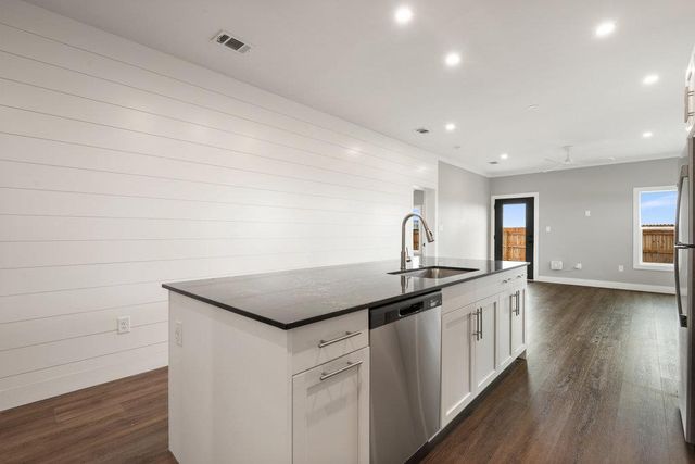 2025 Applewood DR, Lockhart, TX 78644