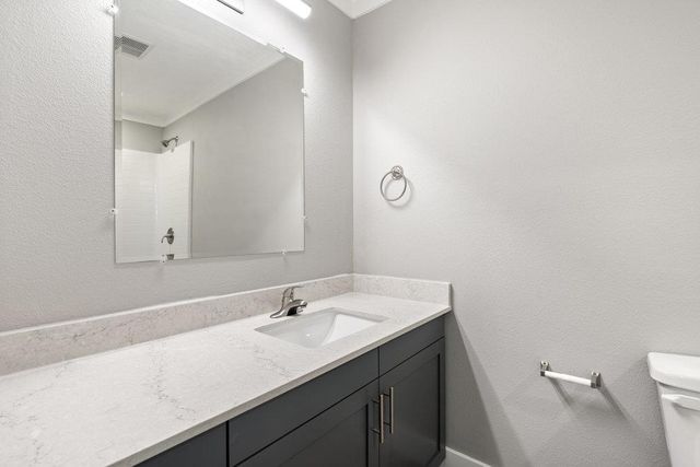 2025 Applewood DR, Lockhart, TX 78644