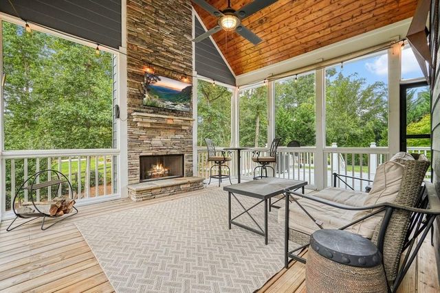215 Wilshire Terrace, White, GA 30184