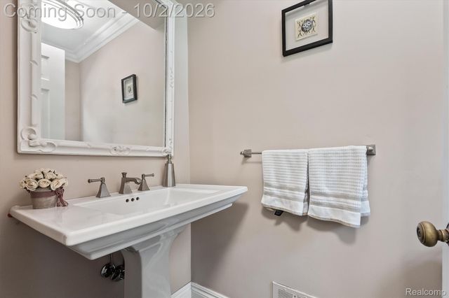 140 Linda Court, Bloomfield Hills, MI 48304