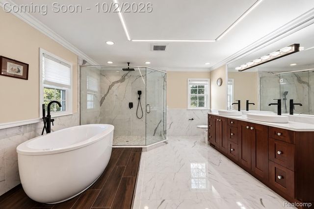 140 Linda Court, Bloomfield Hills, MI 48304