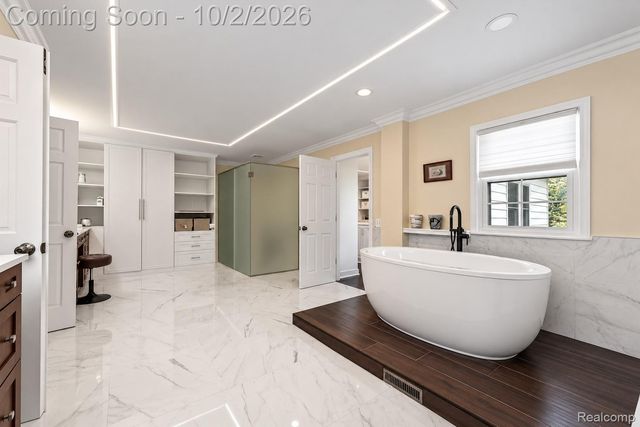 140 Linda Court, Bloomfield Hills, MI 48304