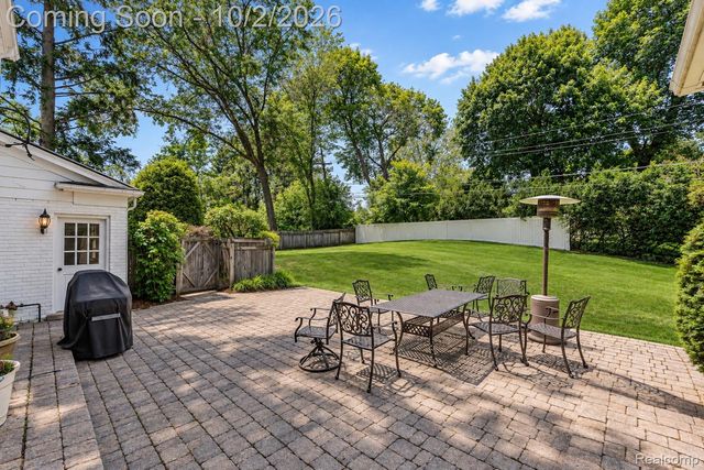 140 Linda Court, Bloomfield Hills, MI 48304