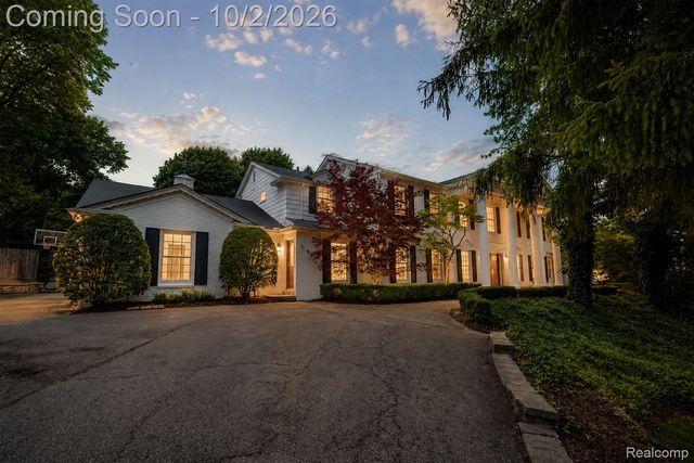 140 Linda Court, Bloomfield Hills, MI 48304