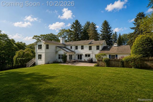 140 Linda Court, Bloomfield Hills, MI 48304