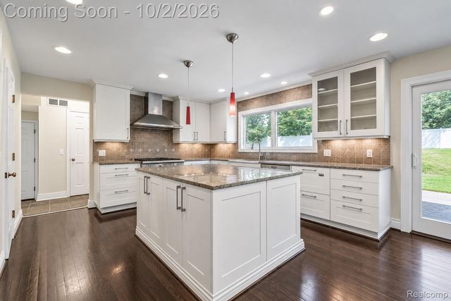 140 Linda Court, Bloomfield Hills, MI 48304