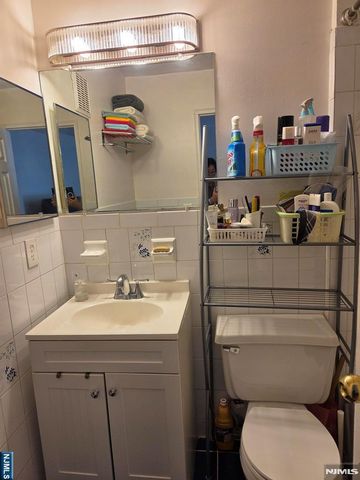 201 12th Street 15, Palisades Park, NJ 07650