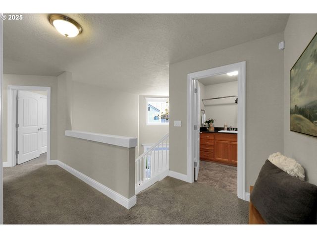 3620 WALTON Ln, Eugene, OR 97408