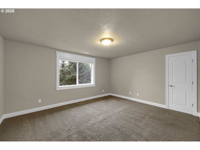 3620 WALTON Ln, Eugene, OR 97408