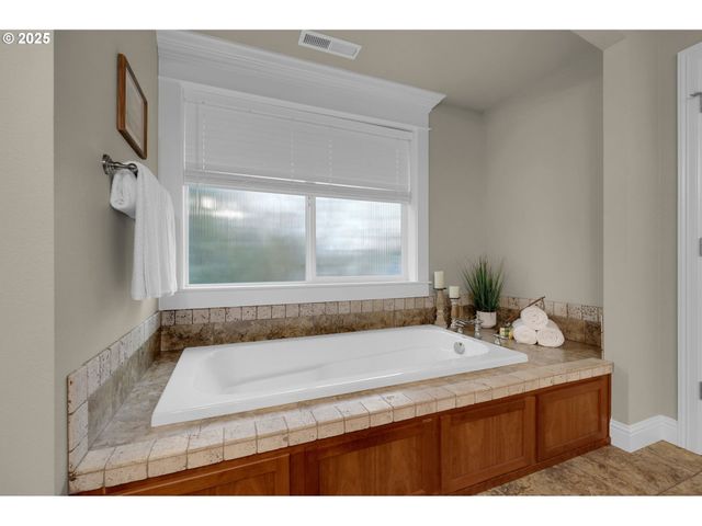 3620 WALTON Ln, Eugene, OR 97408