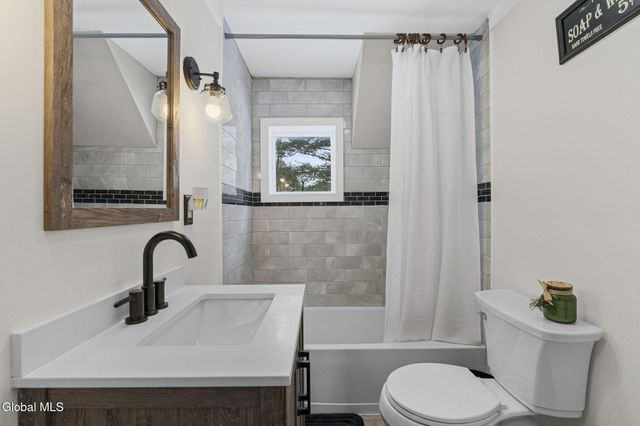 1371 Midline Road, Amsterdam, NY 12010