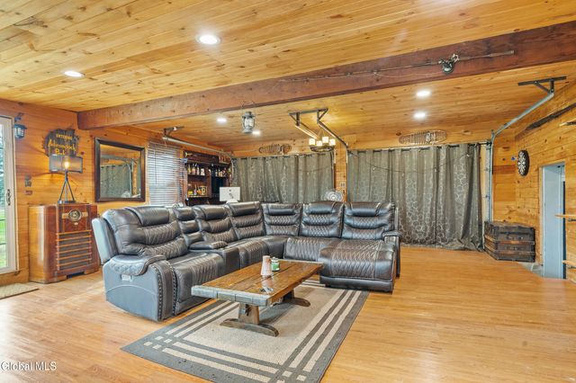 1371 Midline Road, Amsterdam, NY 12010