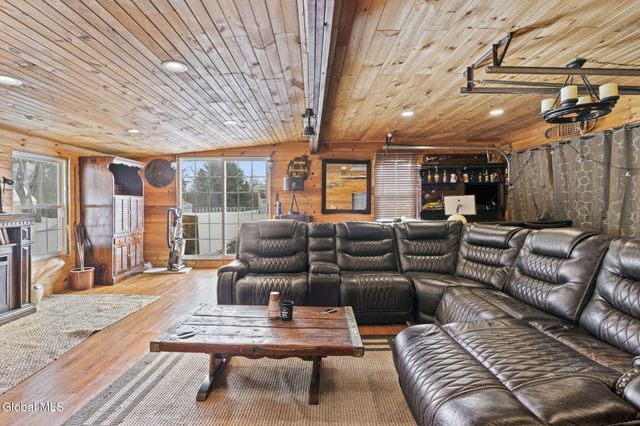 1371 Midline Road, Amsterdam, NY 12010