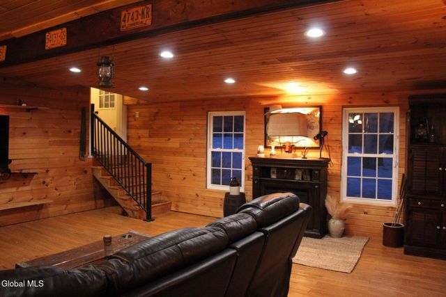 1371 Midline Road, Amsterdam, NY 12010