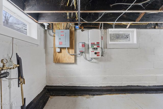 1371 Midline Road, Amsterdam, NY 12010