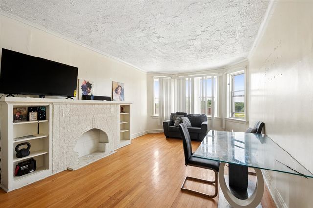4430 W Congress Parkway, Chicago, IL 60624
