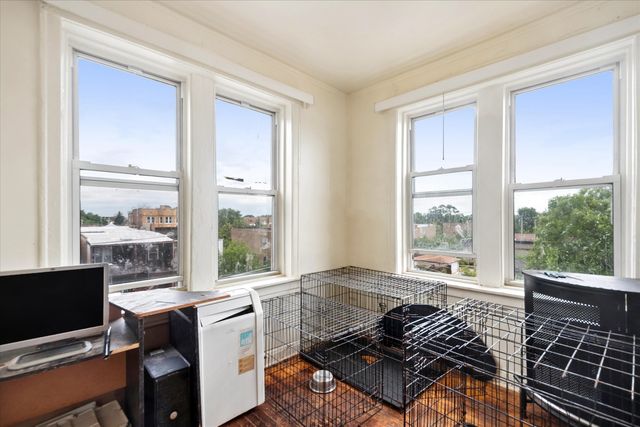 4430 W Congress Parkway, Chicago, IL 60624