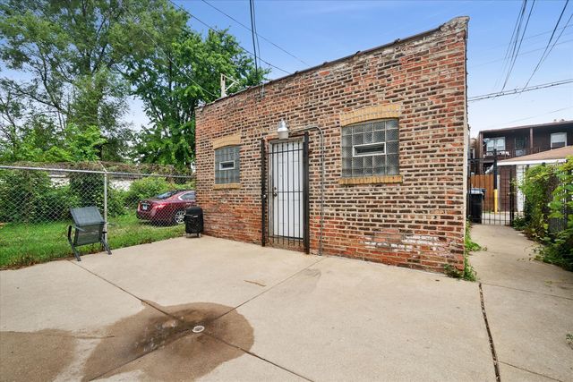 4430 W Congress Parkway, Chicago, IL 60624