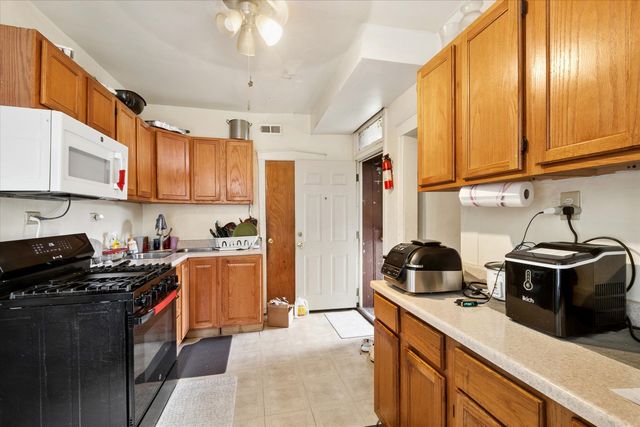 4430 W Congress Parkway, Chicago, IL 60624