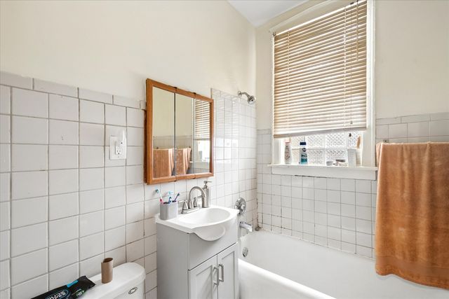 4430 W Congress Parkway, Chicago, IL 60624