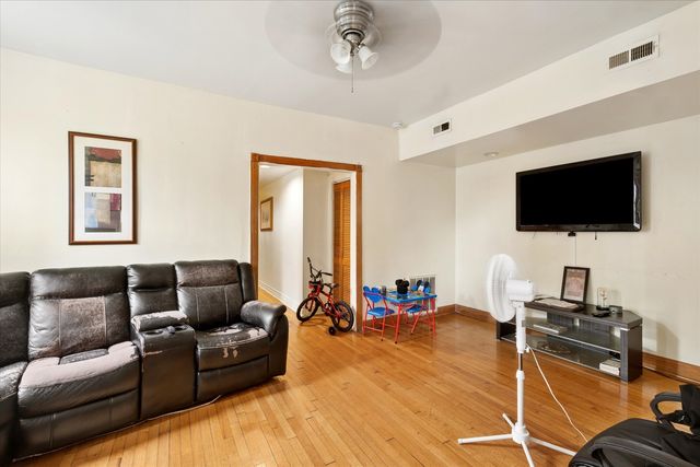 4430 W Congress Parkway, Chicago, IL 60624