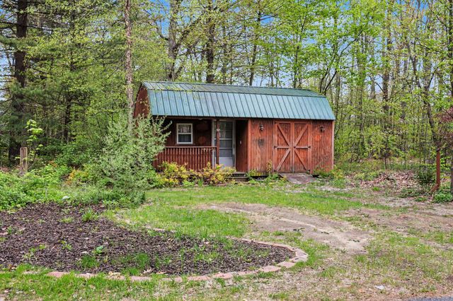 15441 Meddler Avenue NE, Gowen, MI 49326