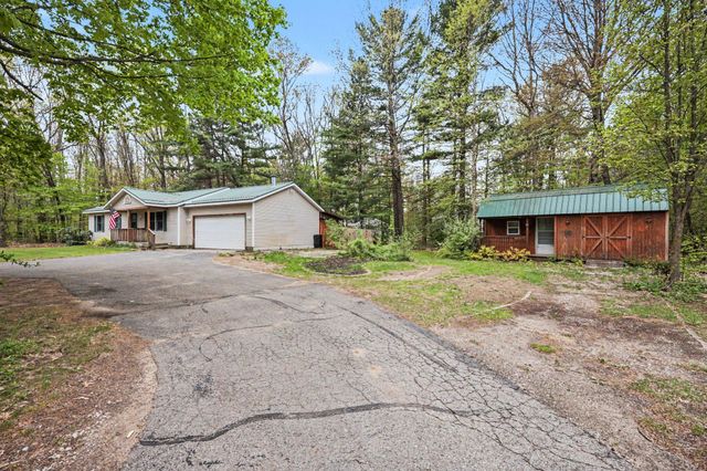 15441 Meddler Avenue NE, Gowen, MI 49326