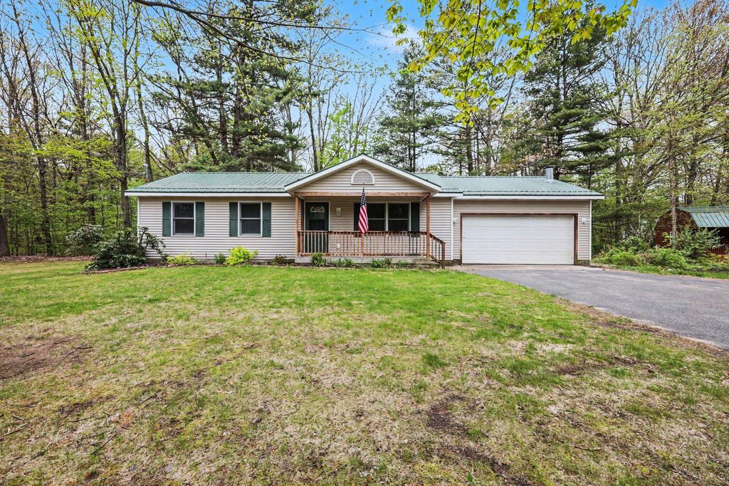 15441 Meddler Avenue NE, Gowen, MI 49326