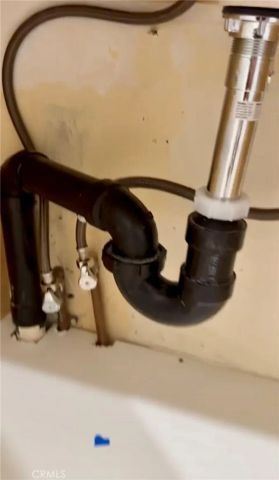 1560 E 66th Street, Los Angeles, CA 90001