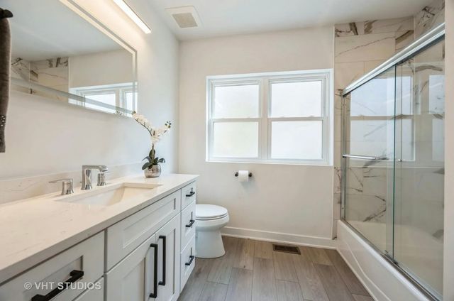 823 N La Grange Road 1, La Grange Park, IL 60526