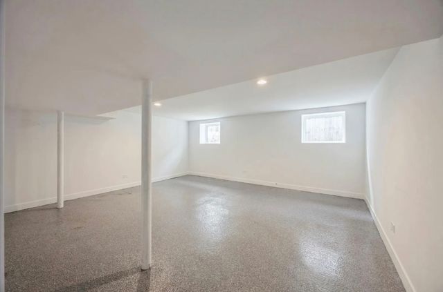 823 N La Grange Road 1, La Grange Park, IL 60526