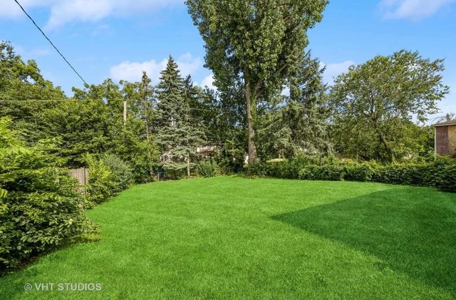 823 N La Grange Road 1, La Grange Park, IL 60526