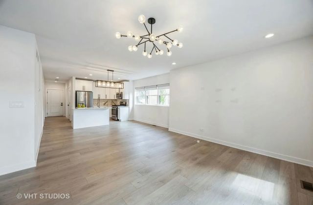 823 N La Grange Road 1, La Grange Park, IL 60526