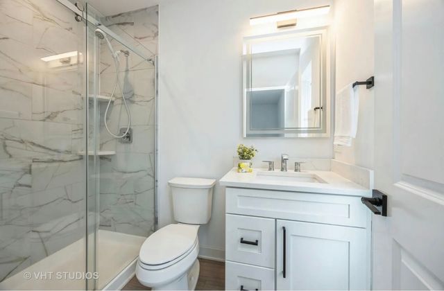 823 N La Grange Road 1, La Grange Park, IL 60526