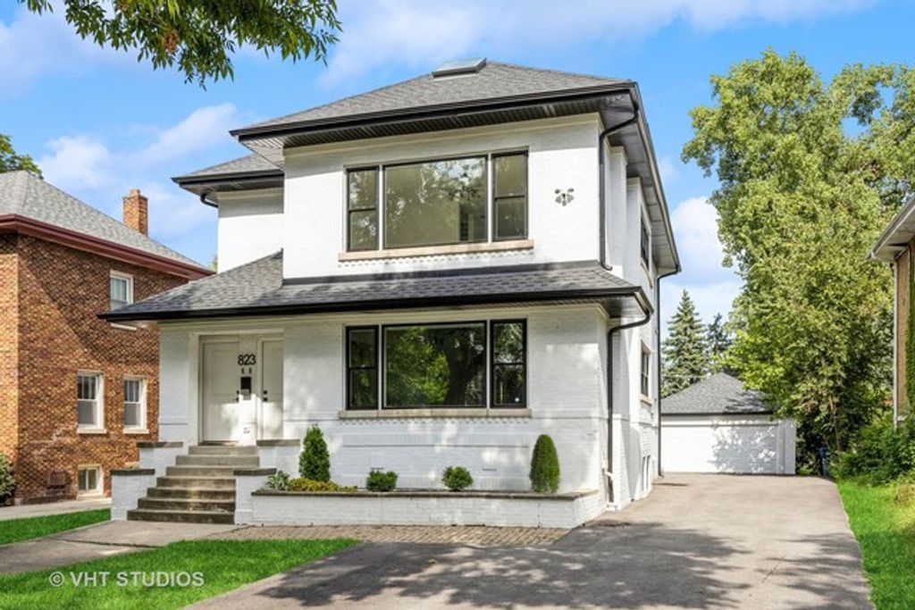 823 N La Grange Road 1, La Grange Park, IL 60526