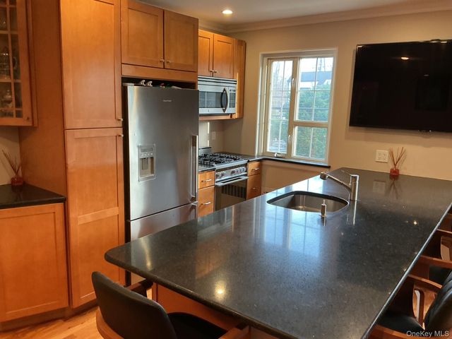 441 W Main Street 3B, Huntington, NY 11743