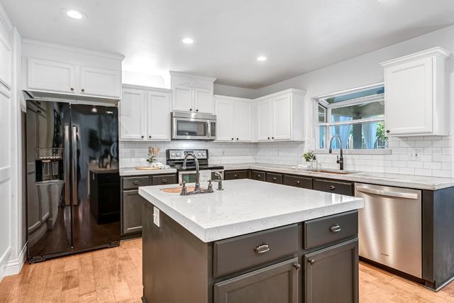 2361 Cromwell Avenue, Clovis, CA 93611