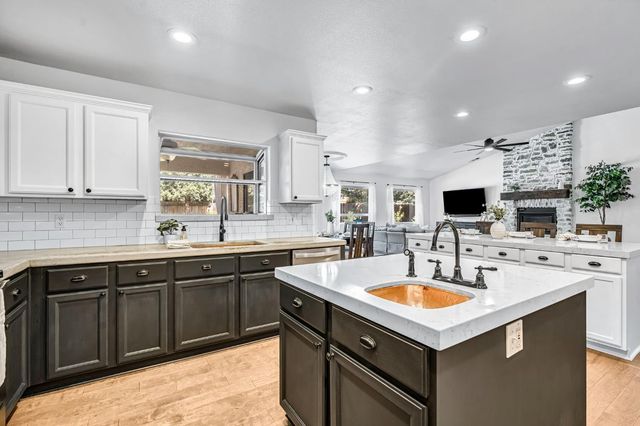 2361 Cromwell Avenue, Clovis, CA 93611