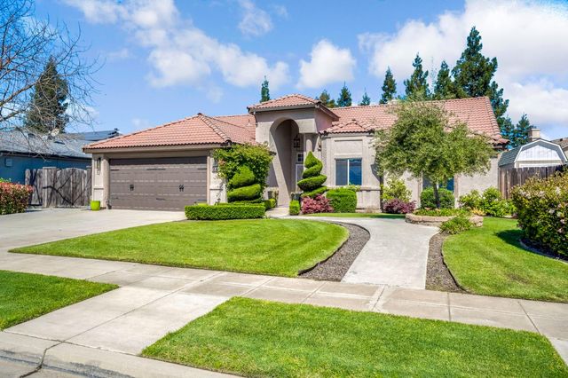 2361 Cromwell Avenue, Clovis, CA 93611