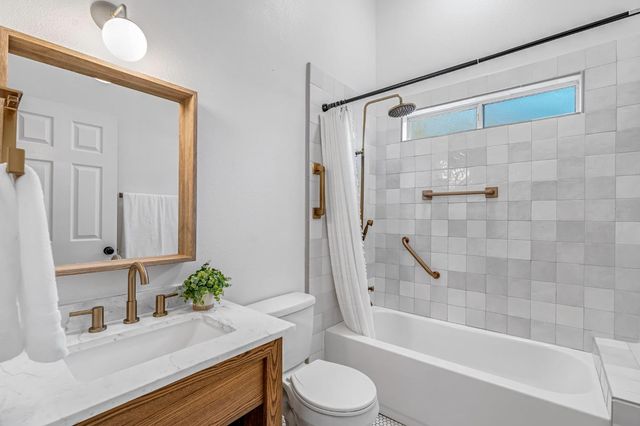 2361 Cromwell Avenue, Clovis, CA 93611