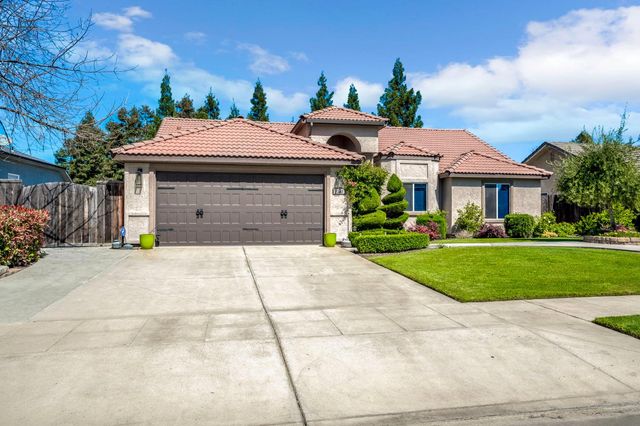 2361 Cromwell Avenue, Clovis, CA 93611