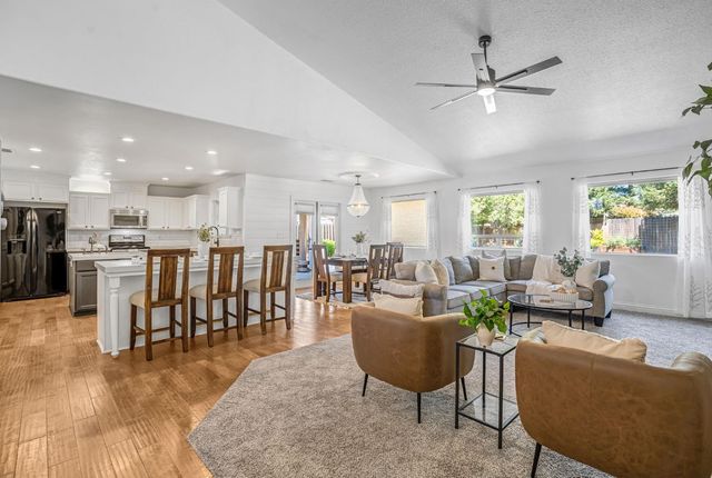 2361 Cromwell Avenue, Clovis, CA 93611