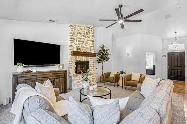 2361 Cromwell Avenue, Clovis, CA 93611